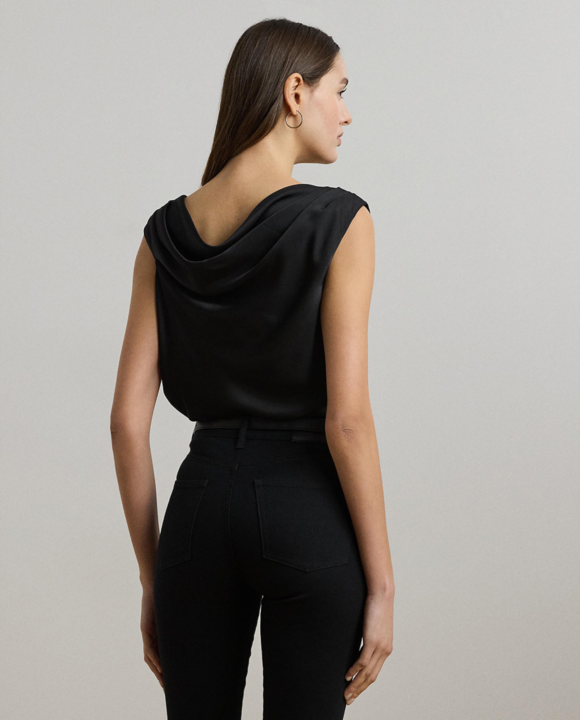 Blusa com um Ombro Descoberto Preto-3