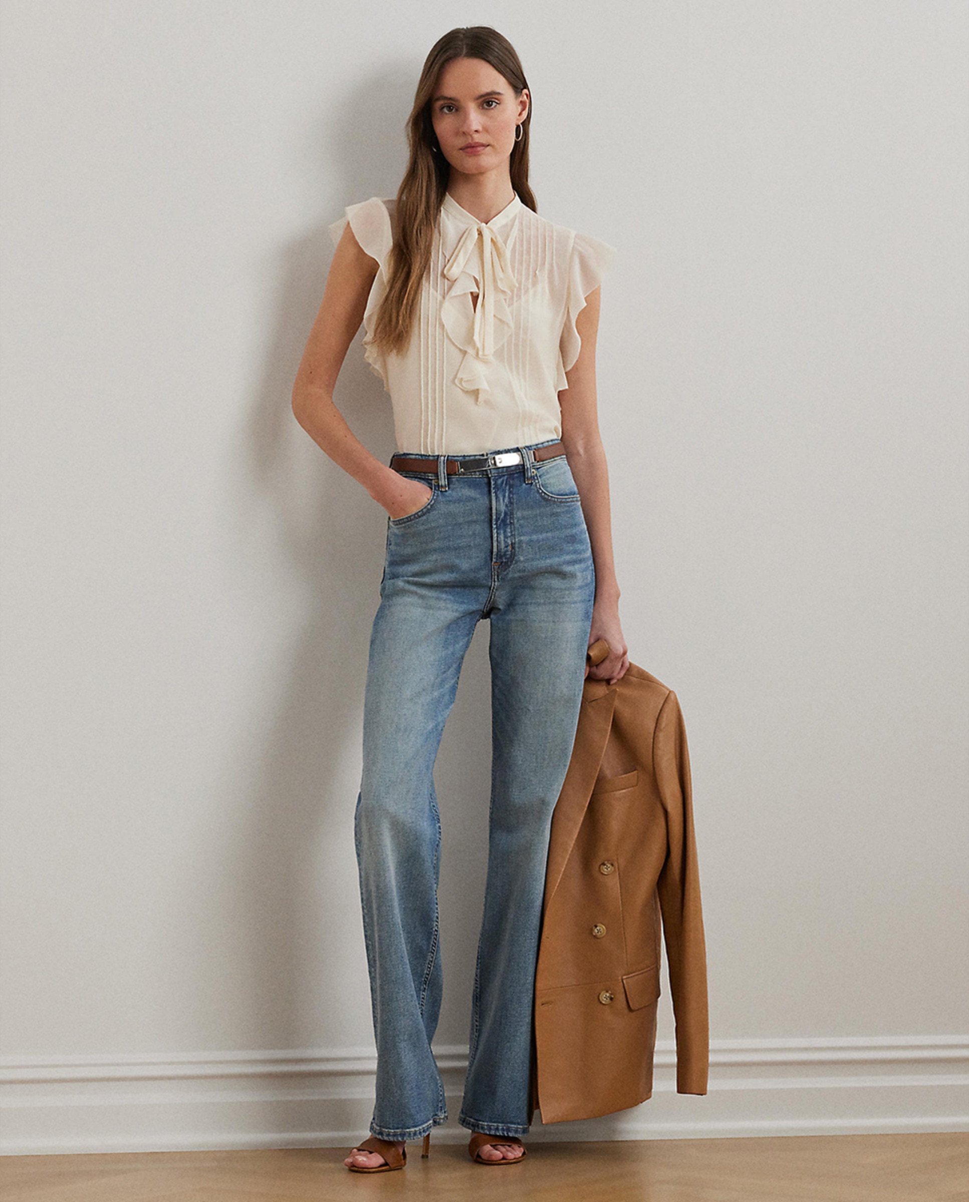 Blusa com Folhos e Laço na Gola Cru-6