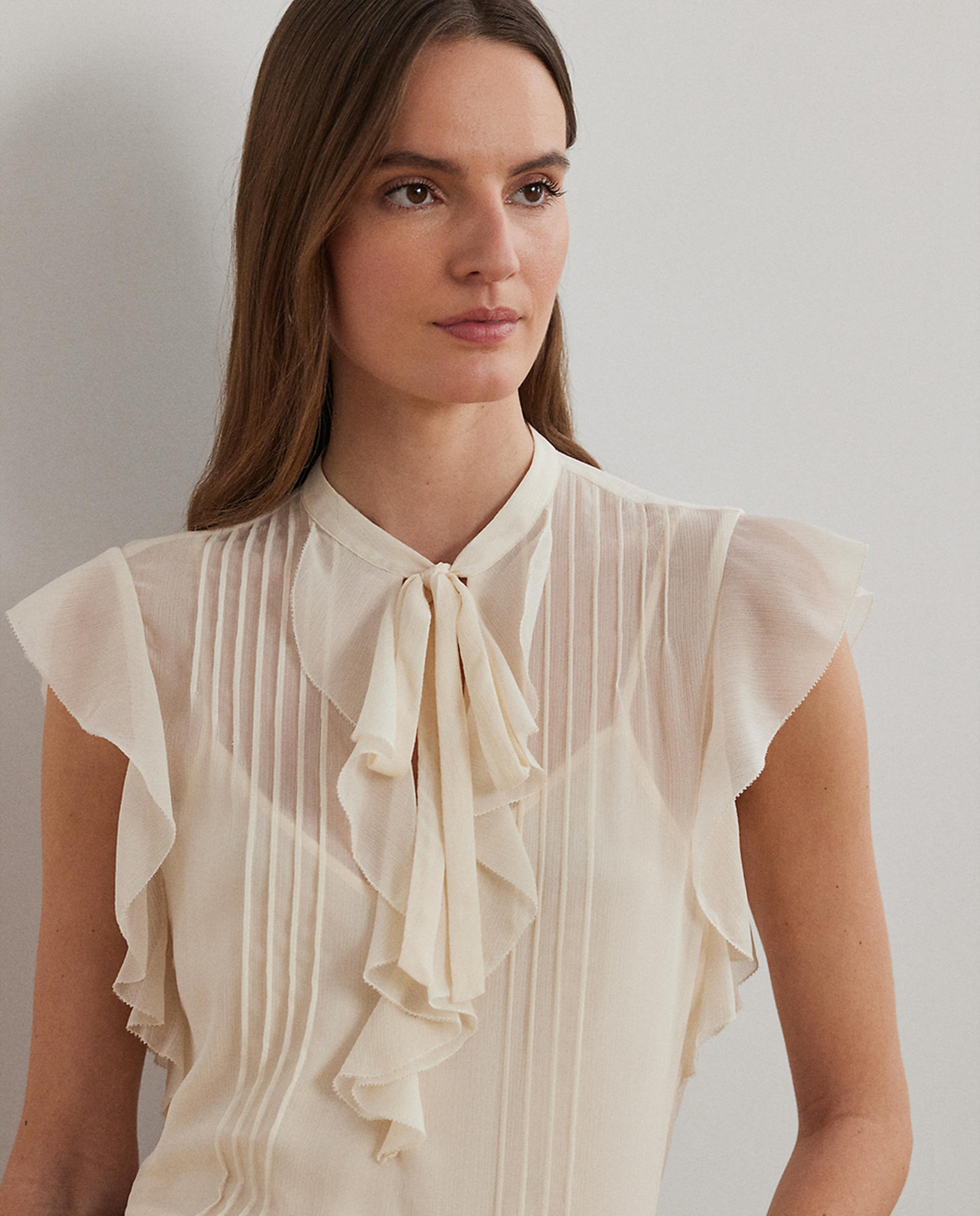 Blusa com Folhos e Laço na Gola Cru-4