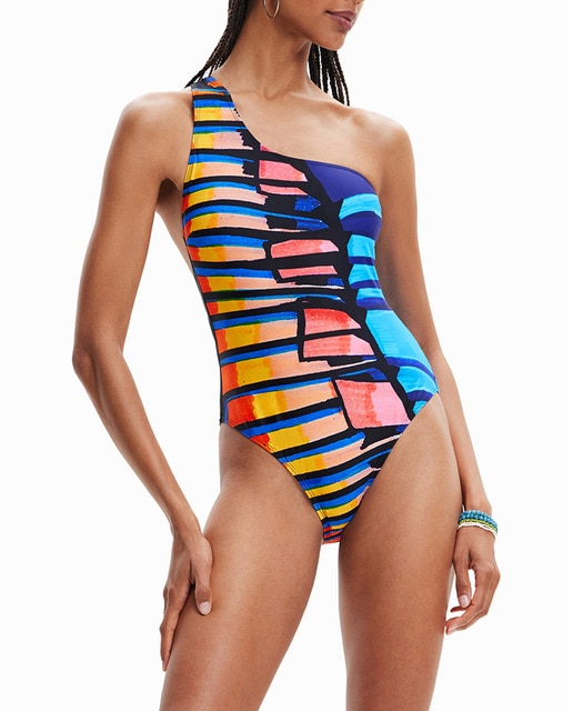 Imagen 0 de Bañador con tirante asimétrico y hombro al descubierto. Estampado tropical multicolor.