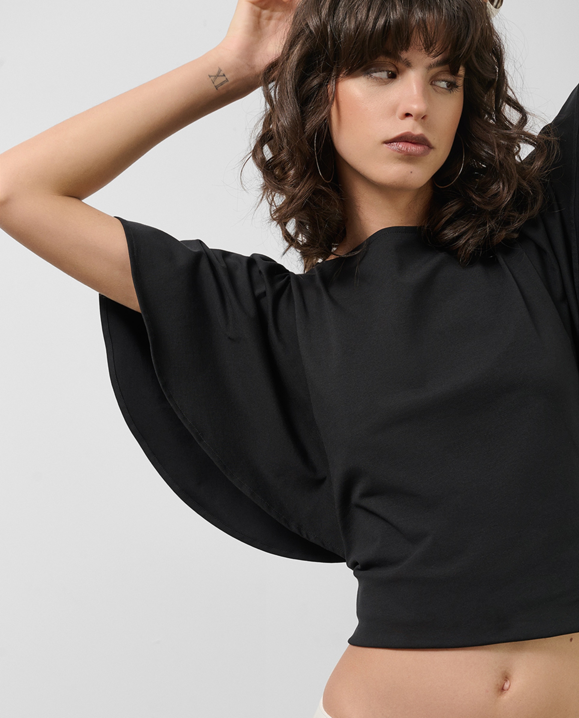 T-shirt com Manga com Capa Preto-1