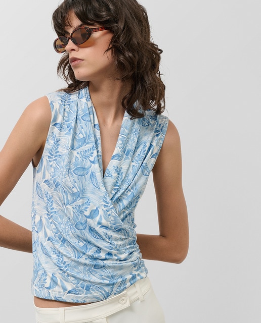 Imagem 0 de T-shirt com Corpo Cruzado e Estampado Floral
