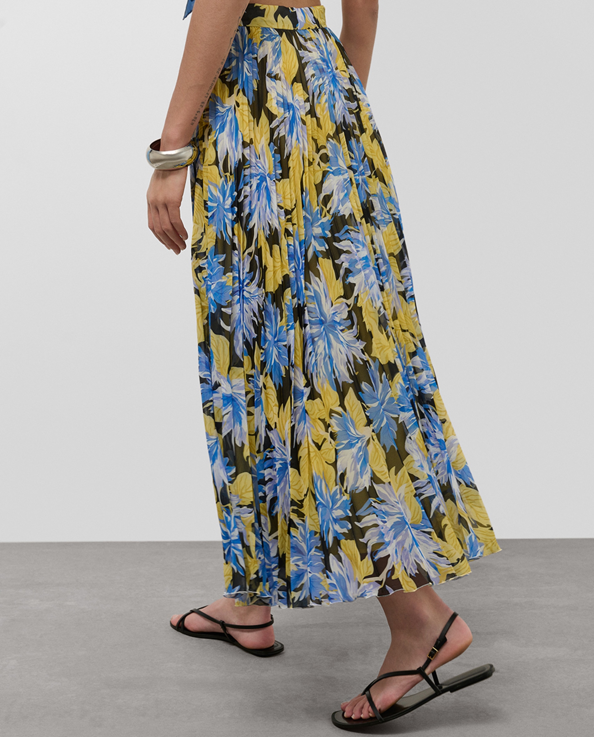 Saia Midi Plissada em Crepe Georgette com Estampado Floral Azul-marinho-4
