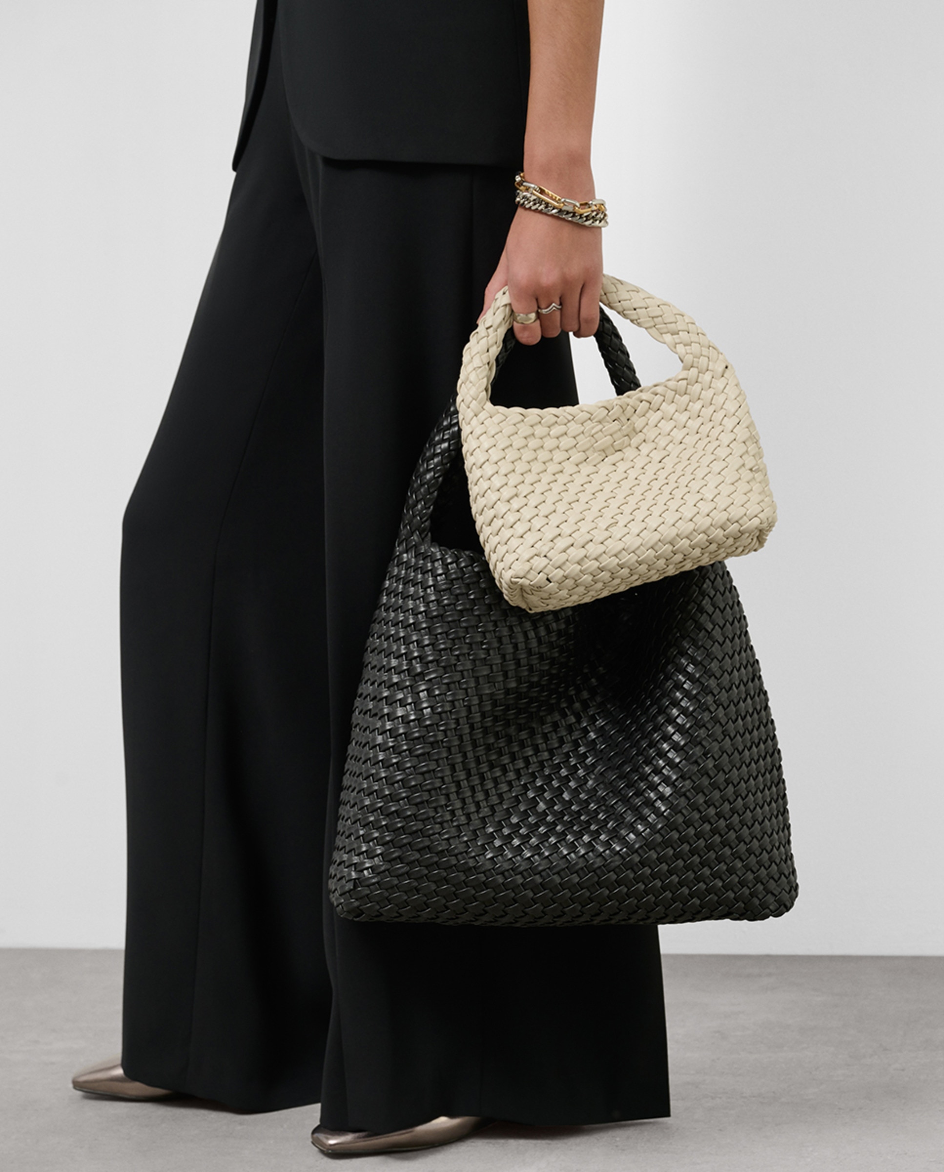 Mala de Mão Paula Clutch em Pele Entrançada Cru-5