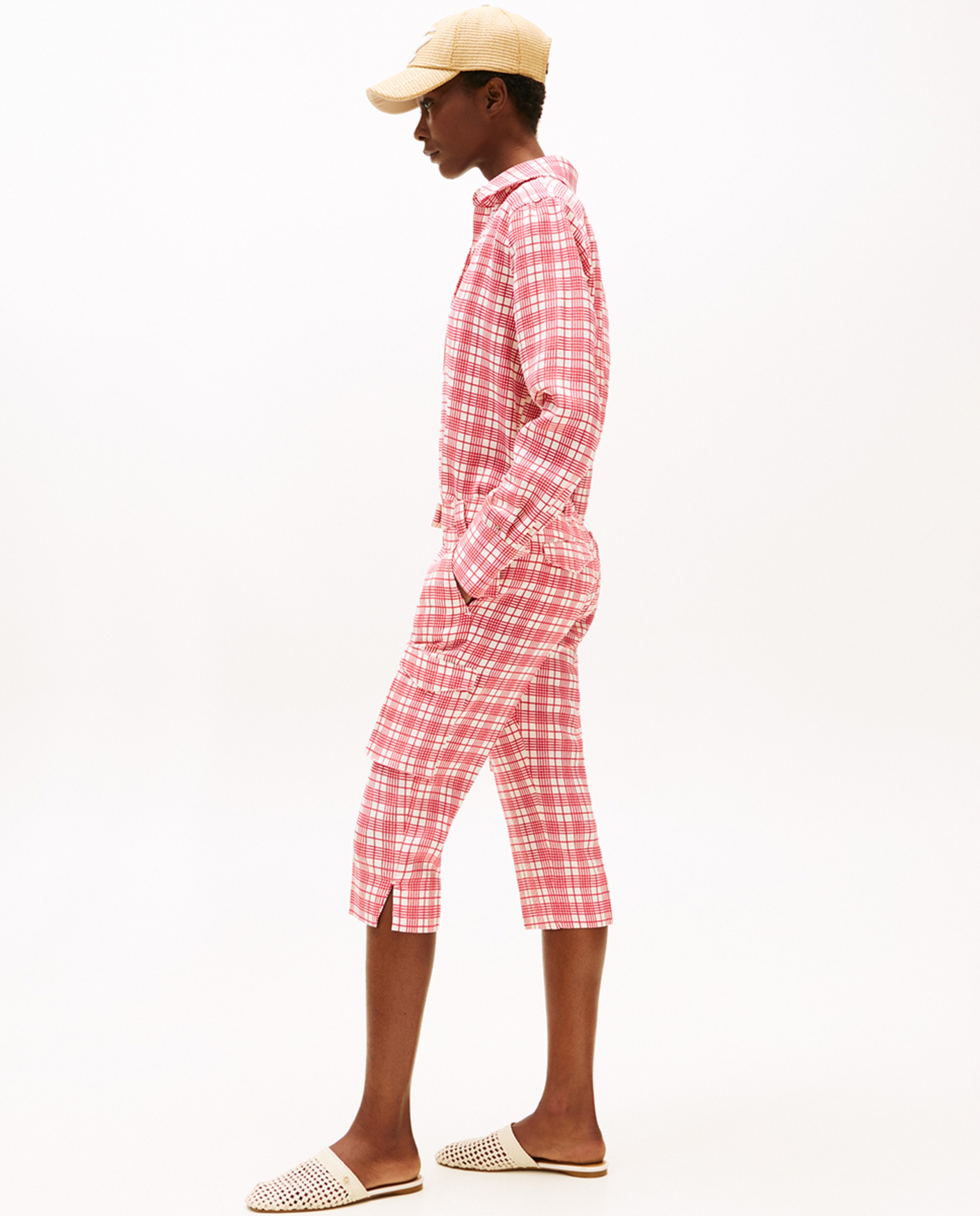 TH SS25 RUNWAY Calças Capri aos Quadrados Vermelho-4