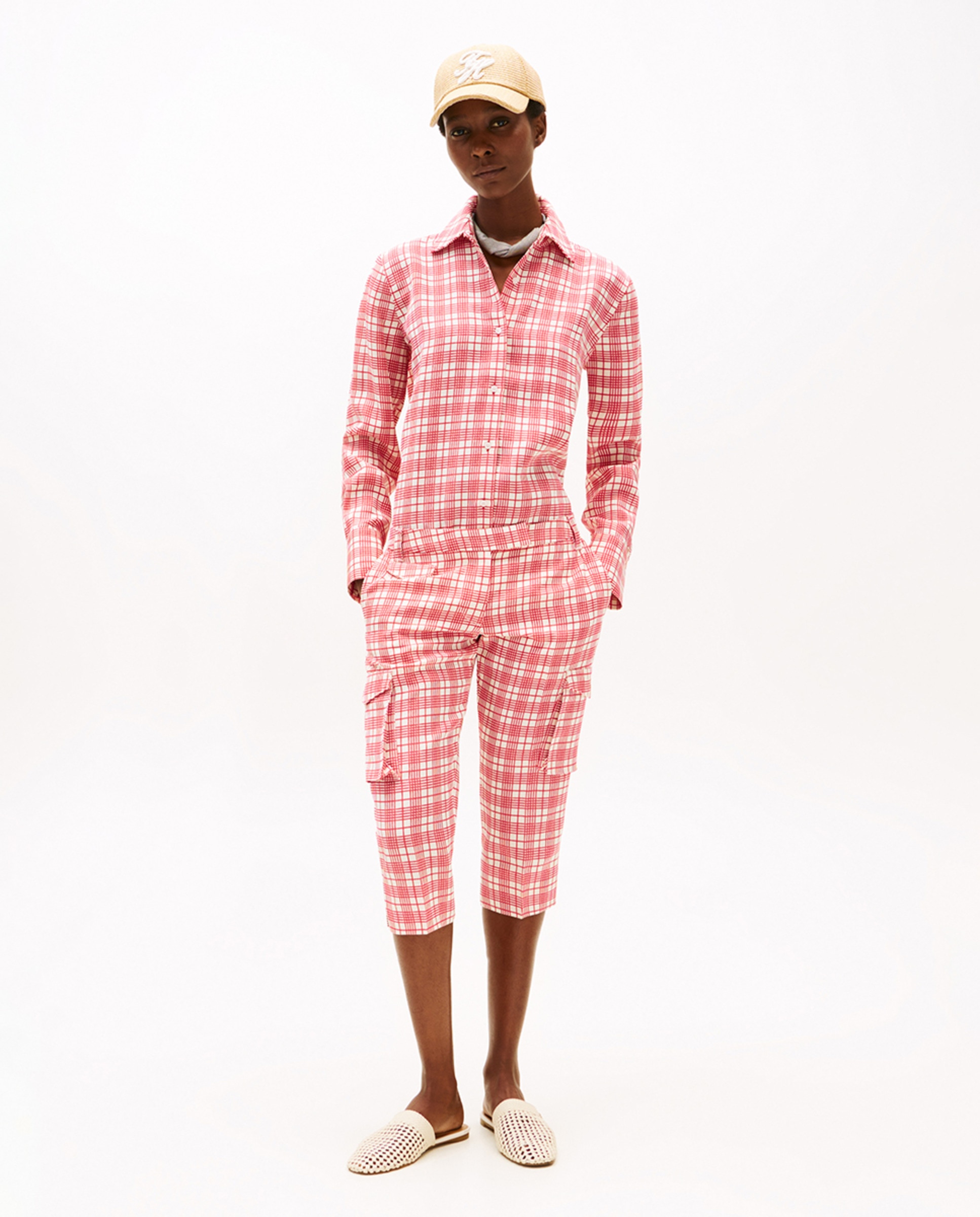 TH SS25 RUNWAY Calças Capri aos Quadrados Vermelho-1