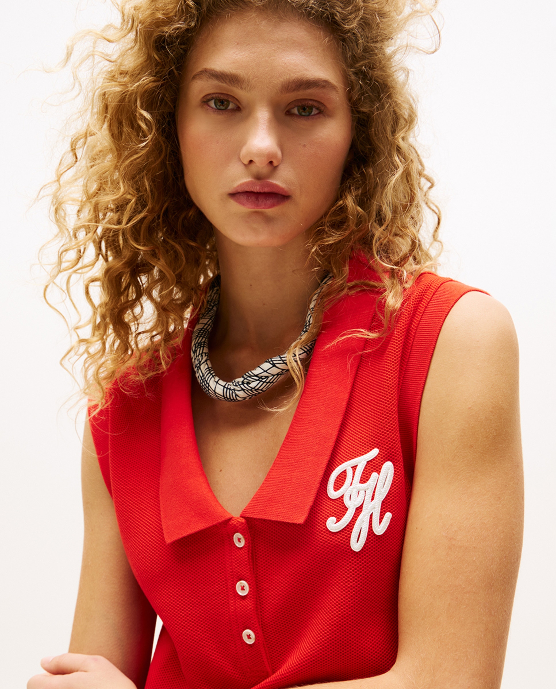 TH SS25 RUNWAY Vestido Comprido Tipo Polo sem Mangas Vermelho-4