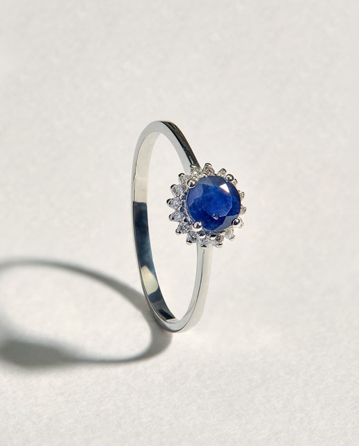 Imagen 0 de Anillo de oro con diamante y zafiro