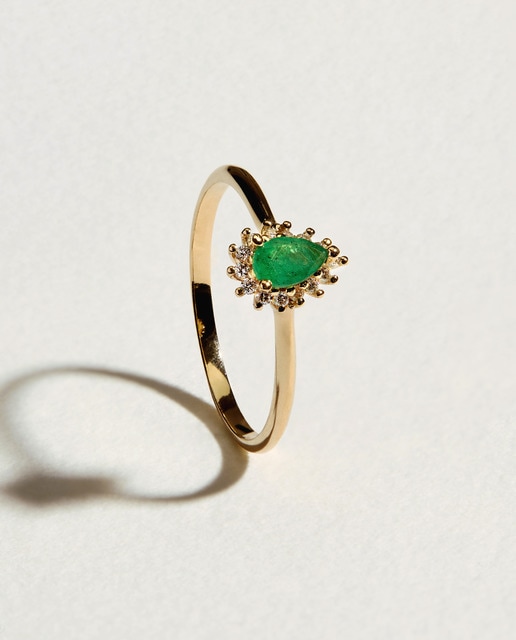 Imagen 0 de Anillo de oro con diamante y esmeralda