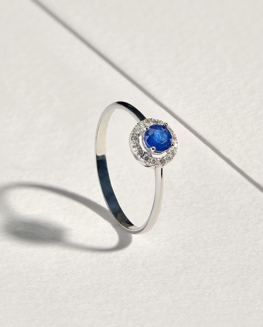 Imagen 0 de Anillo de oro con diamante y zafiro