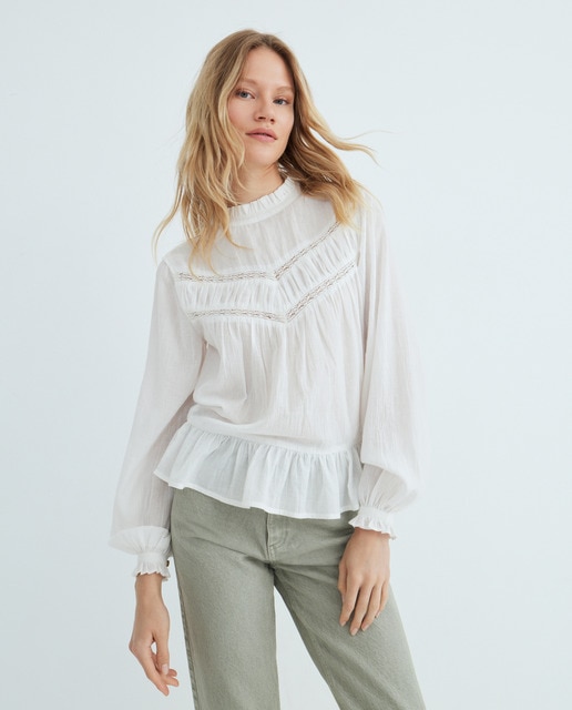 Imagen 0 de Blusa de mujer romántica con hombreras