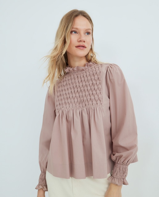 Imagen 0 de Blusa de mujer romántica con jaretas especiales