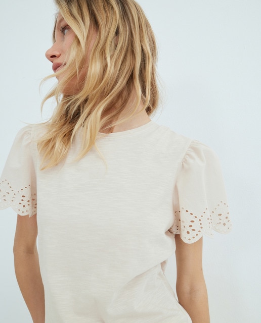 Imagen 0 de Camiseta mujer manga bordados