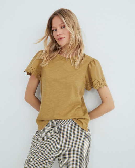 Imagen 0 de Camiseta mujer manga bordados