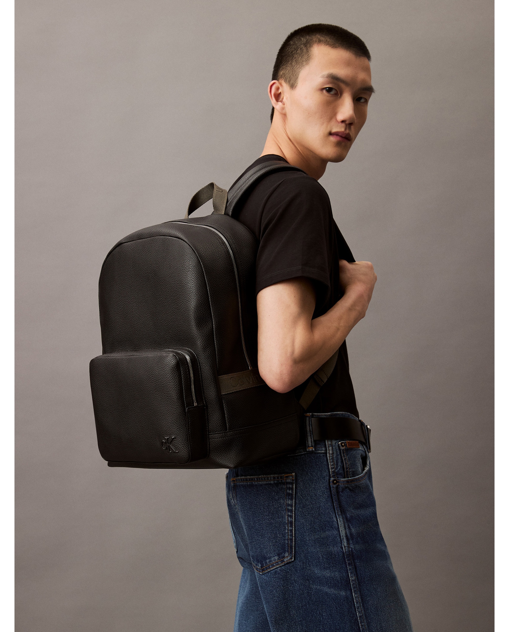 Mochila com Bolso à Frente Preto-4