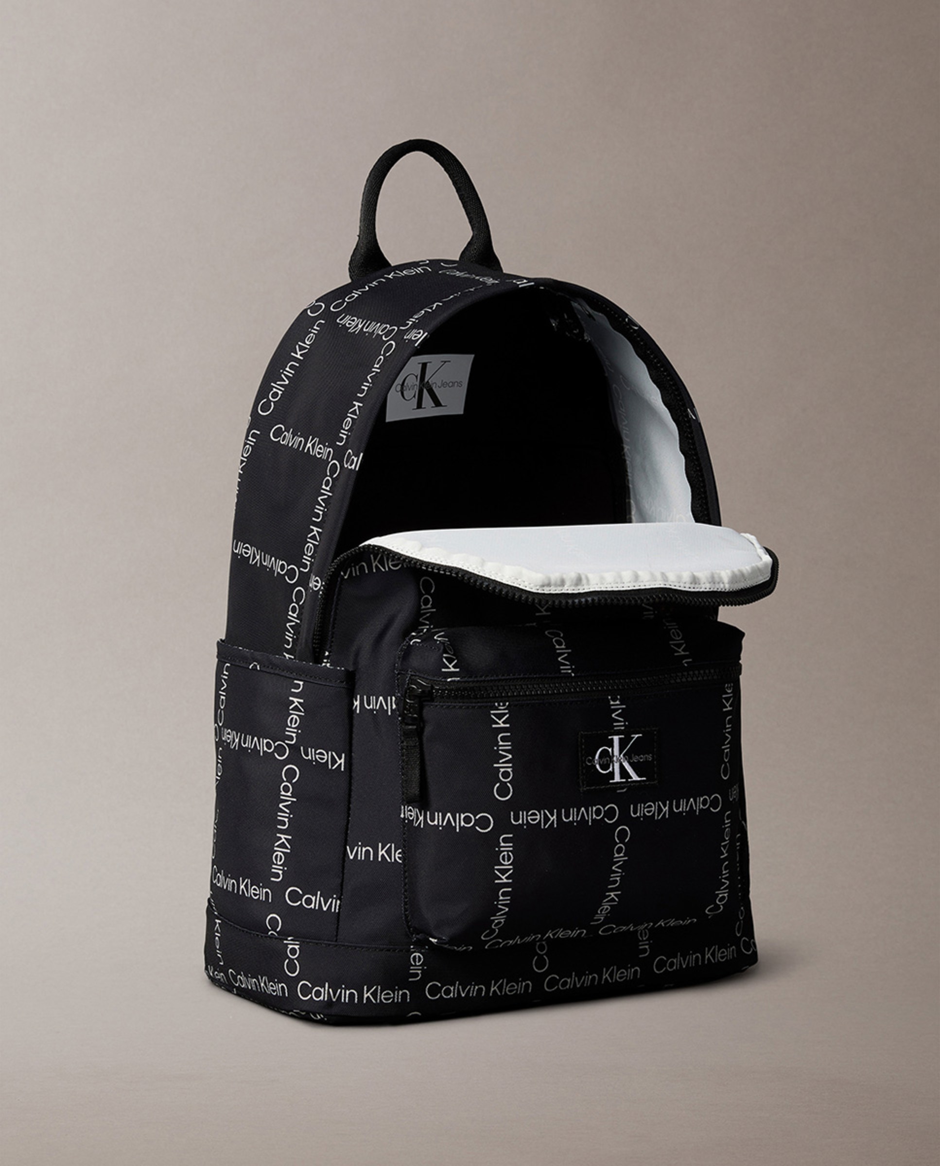 Mochila Infantil com Estampado e Logótipo Preto-3