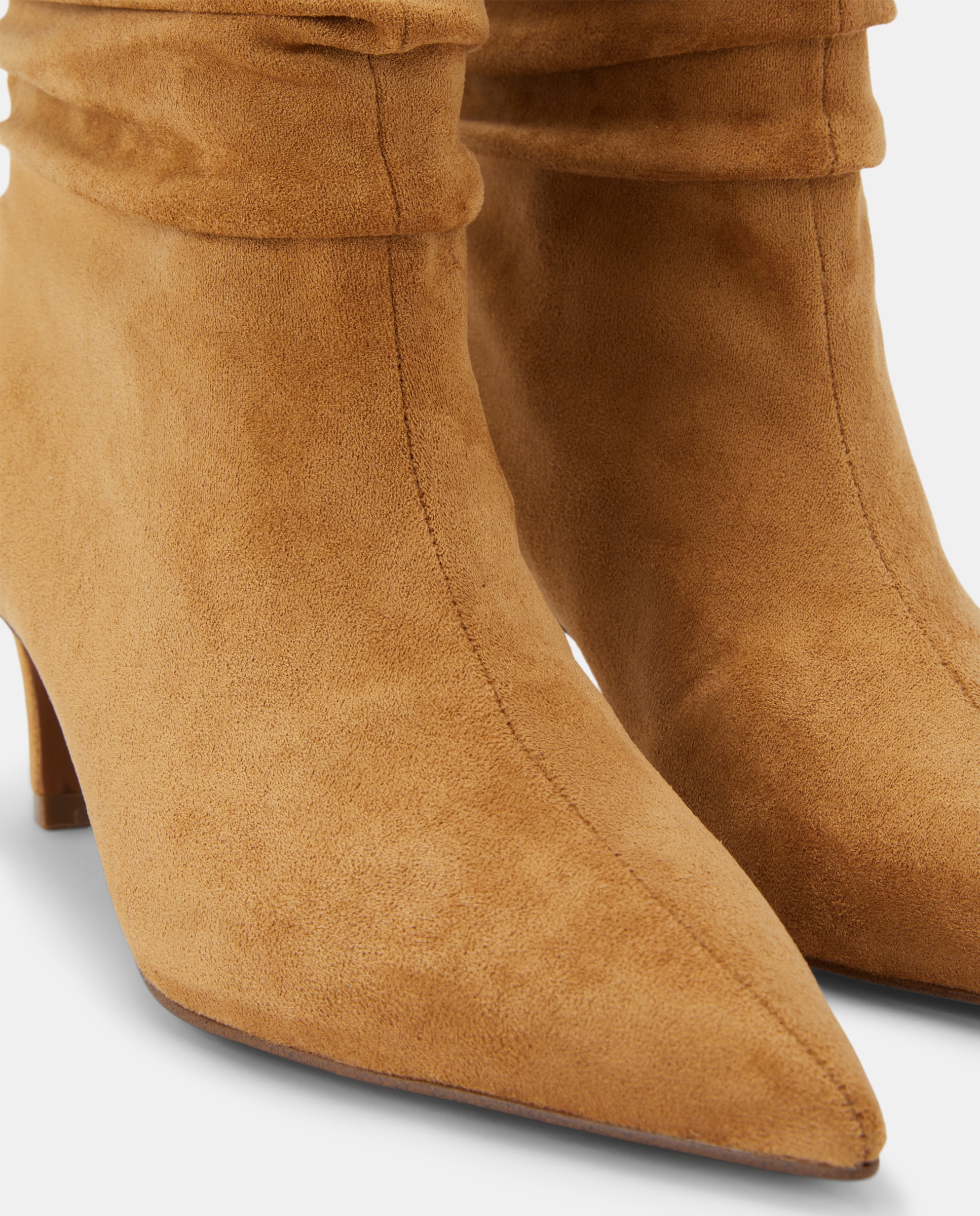 Botins com Salto e Efeito Enrugado Castanho-5
