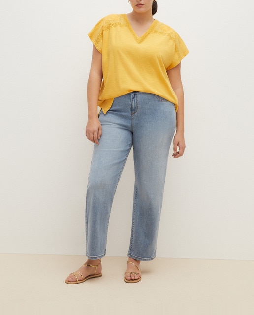 Imagen 0 de Camiseta de mujer cuello pico con bordado