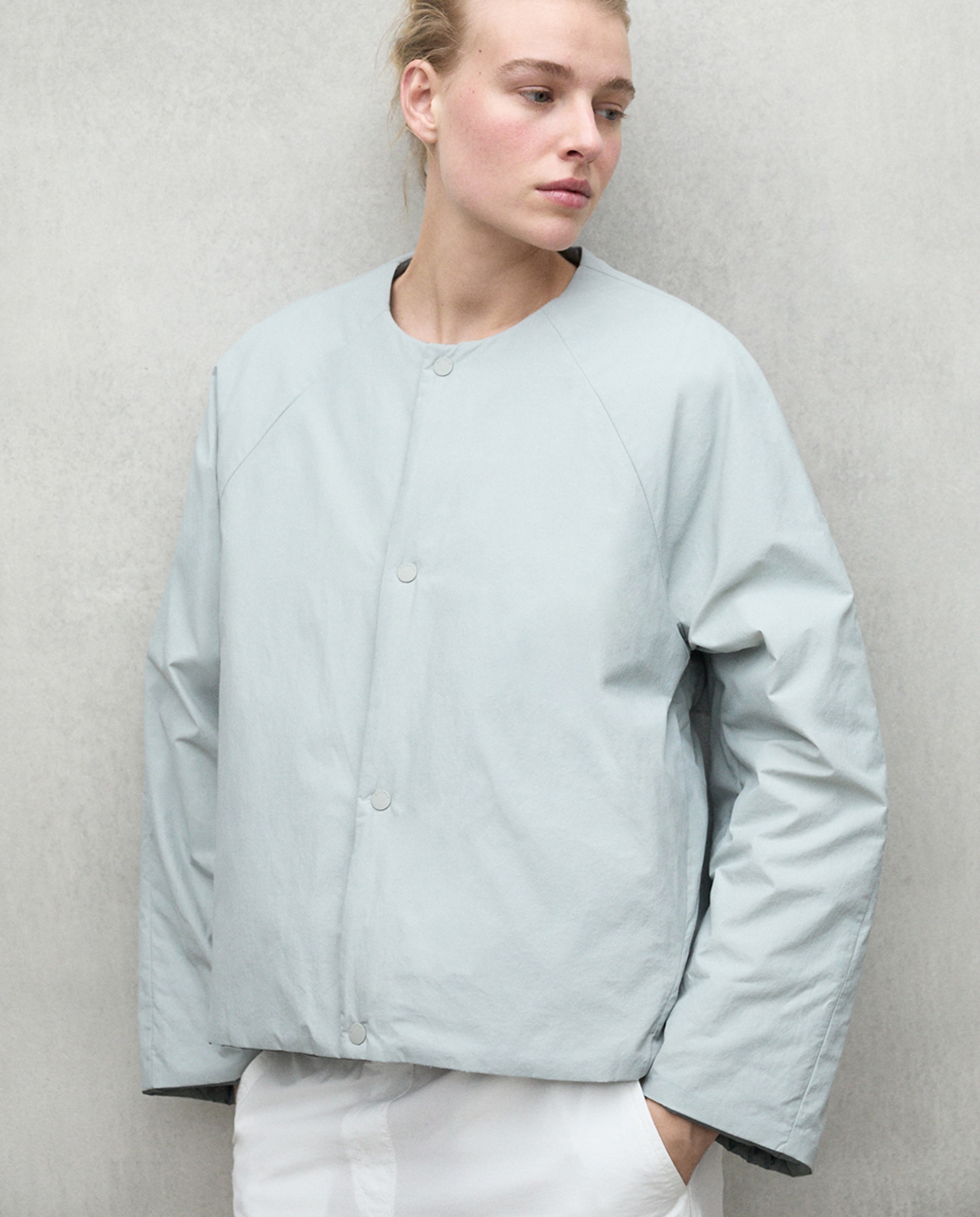 Casaco Curto Reversível Oversize Fit com Decote Redondo Cinzento-claro-1