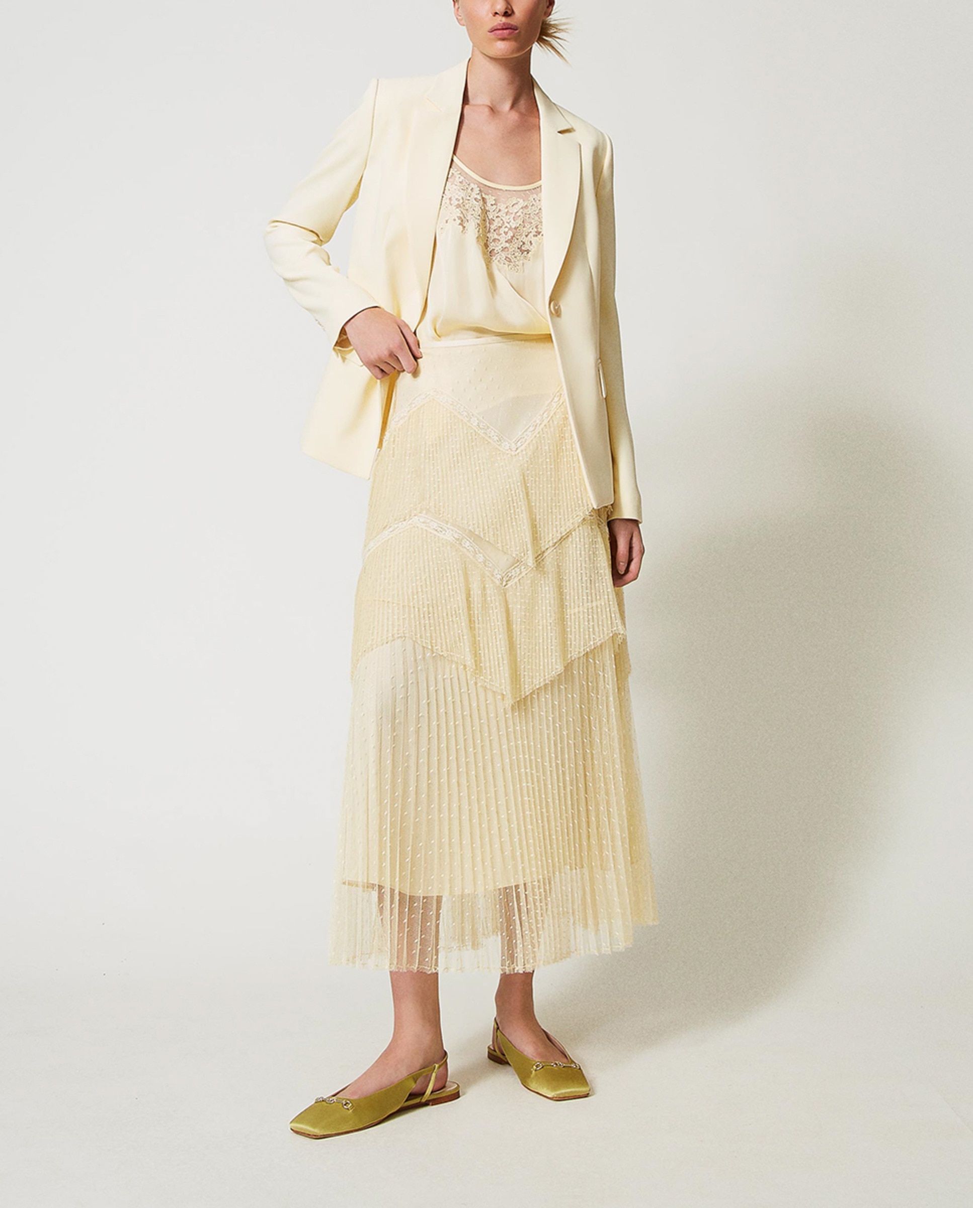 Top de Cetim com Bordado Amarelo-5