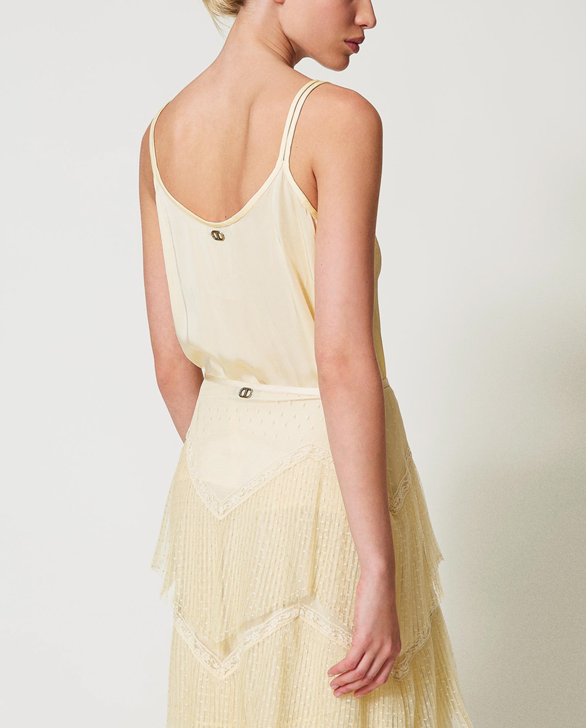 Top de Cetim com Bordado Amarelo-2