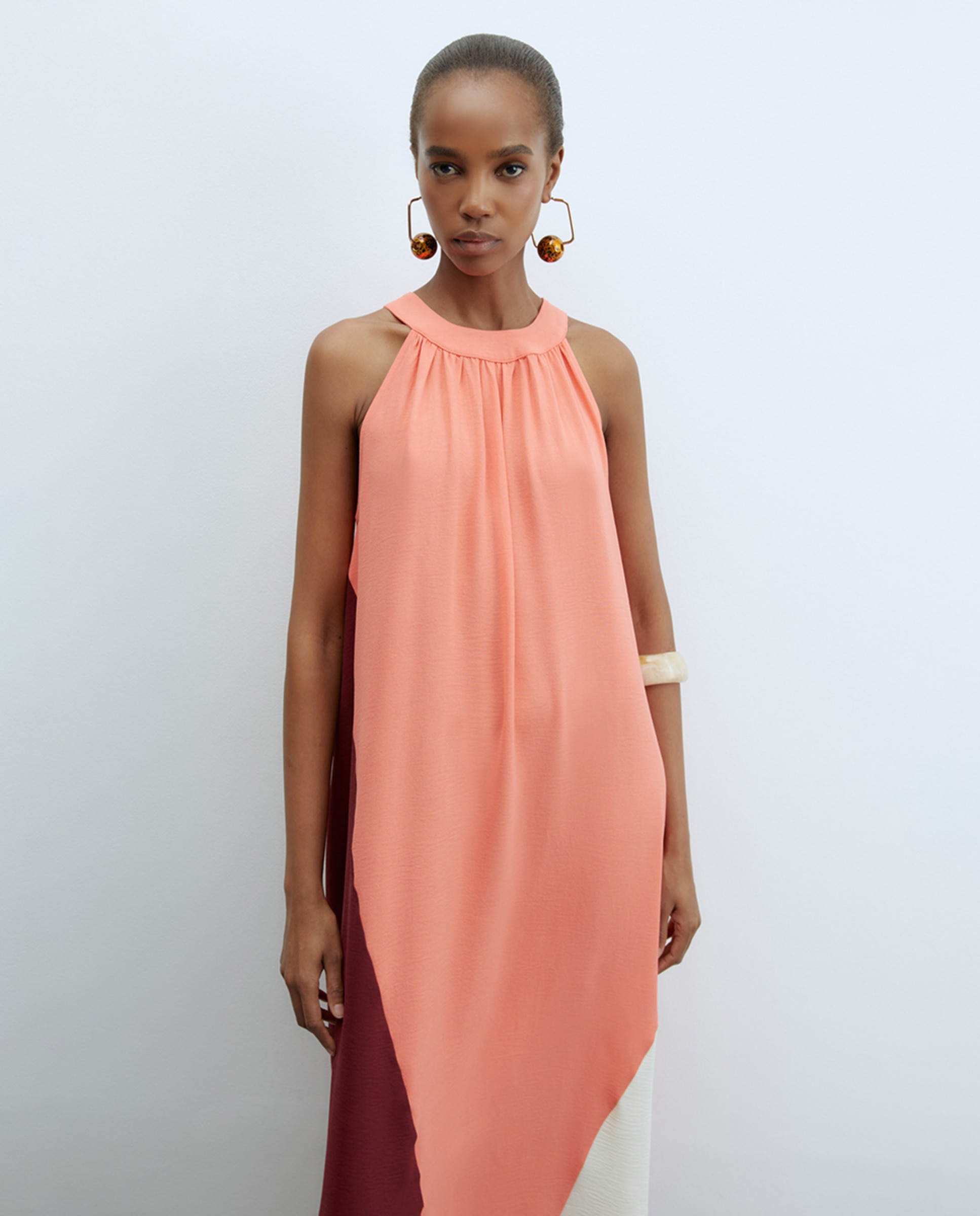 Vestido com Color Block Coral-2