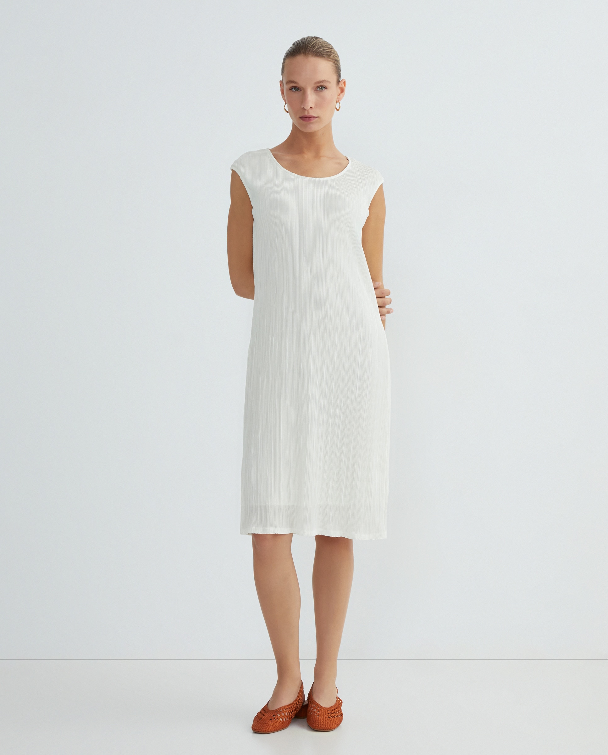 Vestido Plissado Liso sem Mangas Cru-2