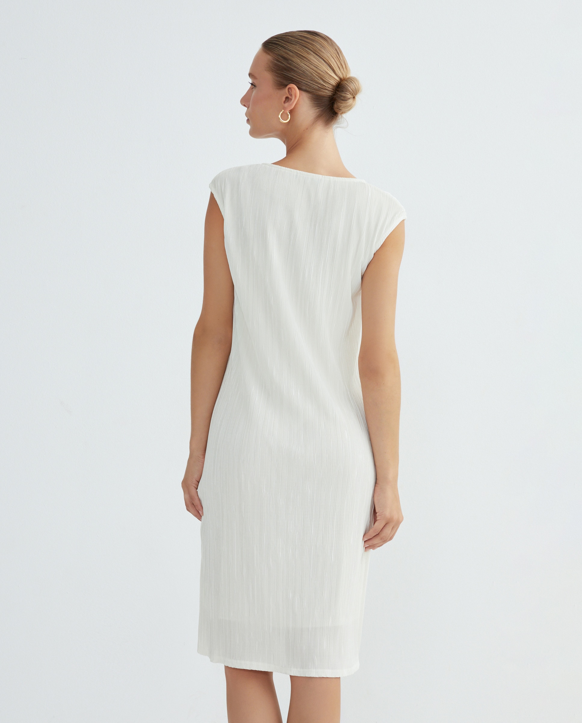 Vestido Plissado Liso sem Mangas Cru-3