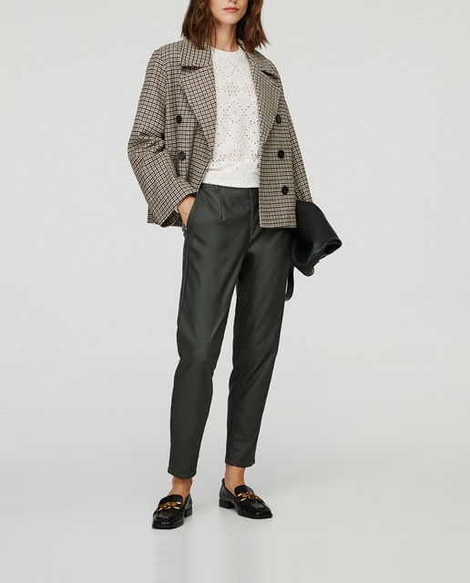 Imagen 0 de Pantalón de mujer chino efecto piel