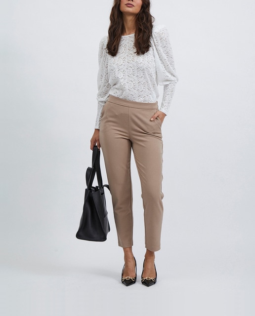 Imagen 0 de Pantalones de mujer chinos carrot fit