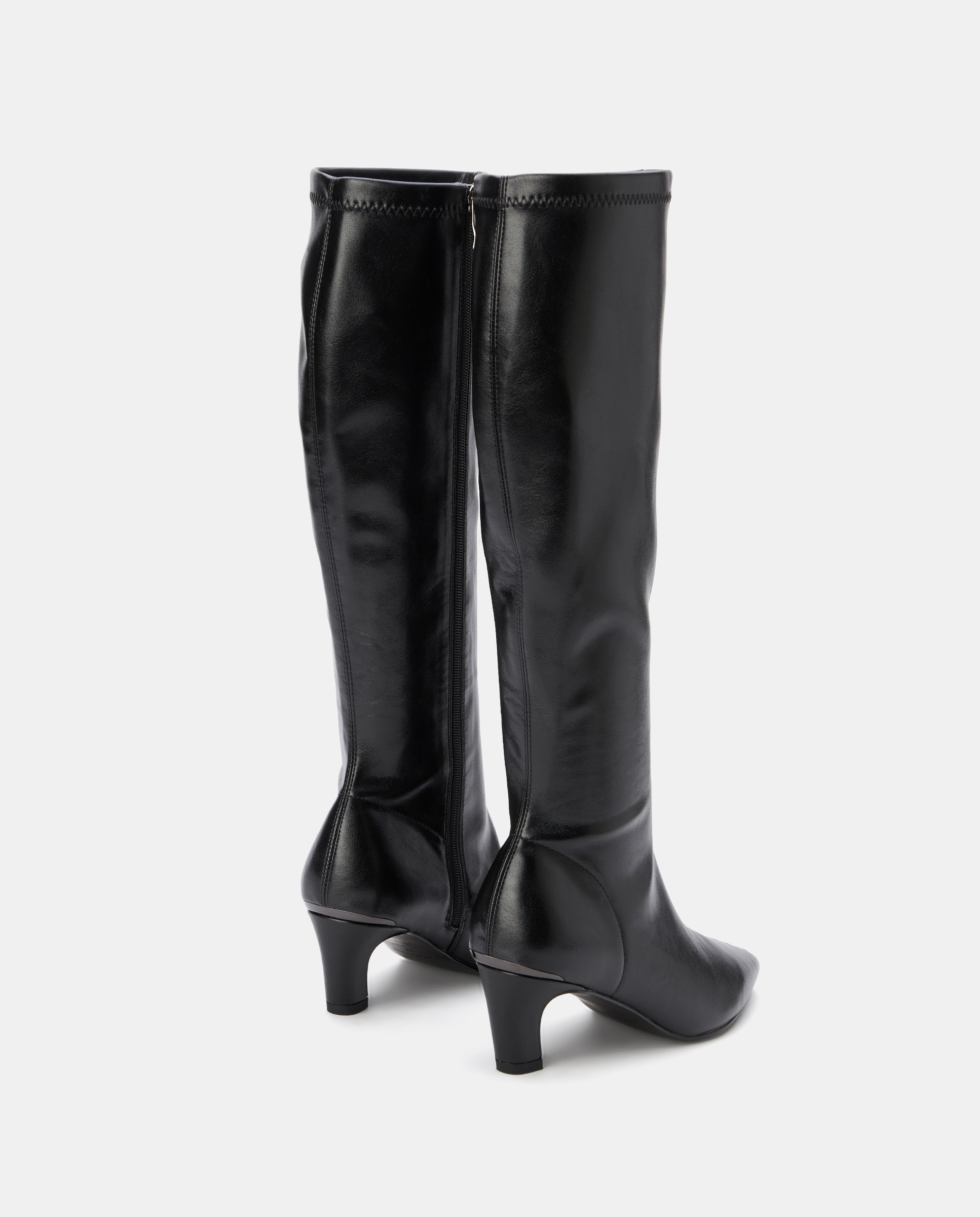 Botas Clássicas em Pele com Salto Preto-3