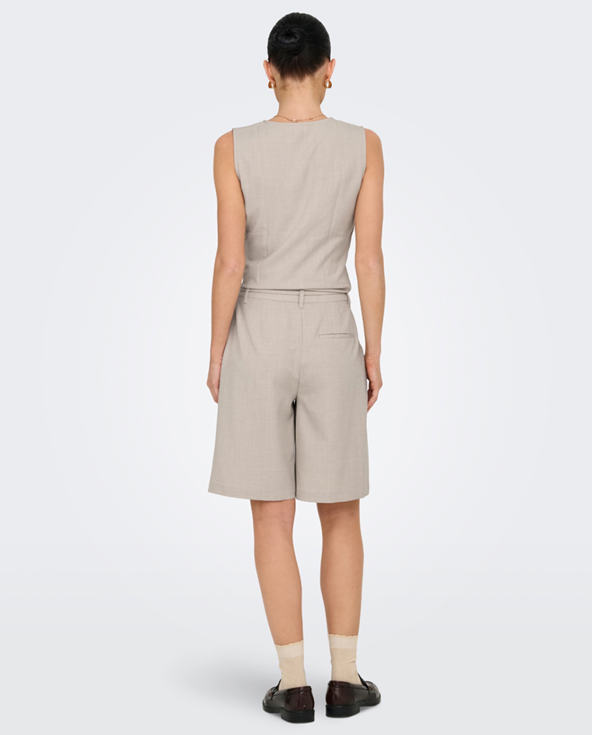 Bermudas com Cinto Bege-3