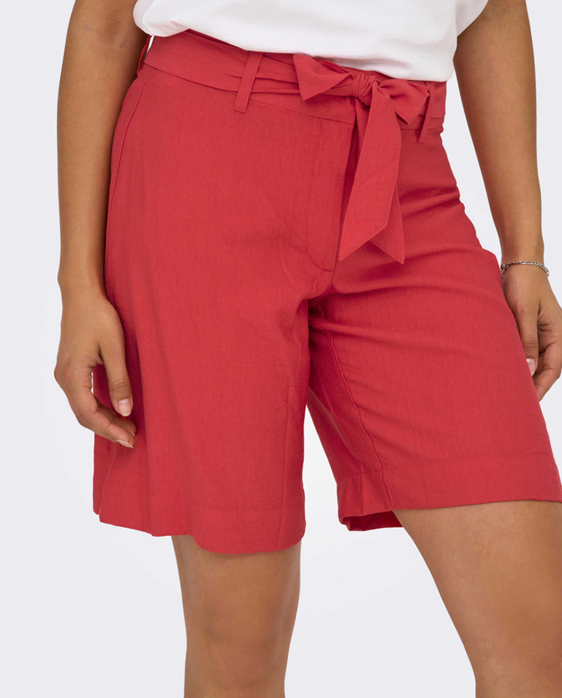Bermudas com Cinto Vermelho-3