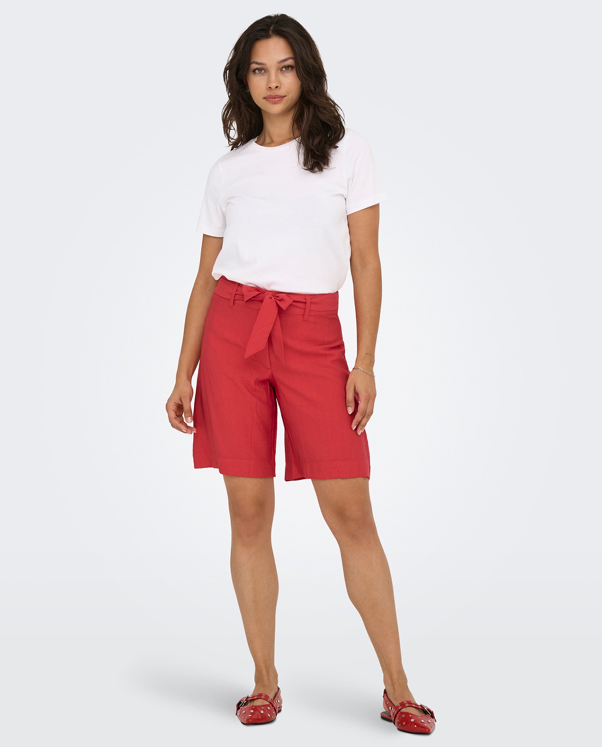 Bermudas com Cinto Vermelho-1