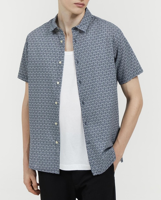 Imagen 0 de Camisa estampada geométricos de hombre