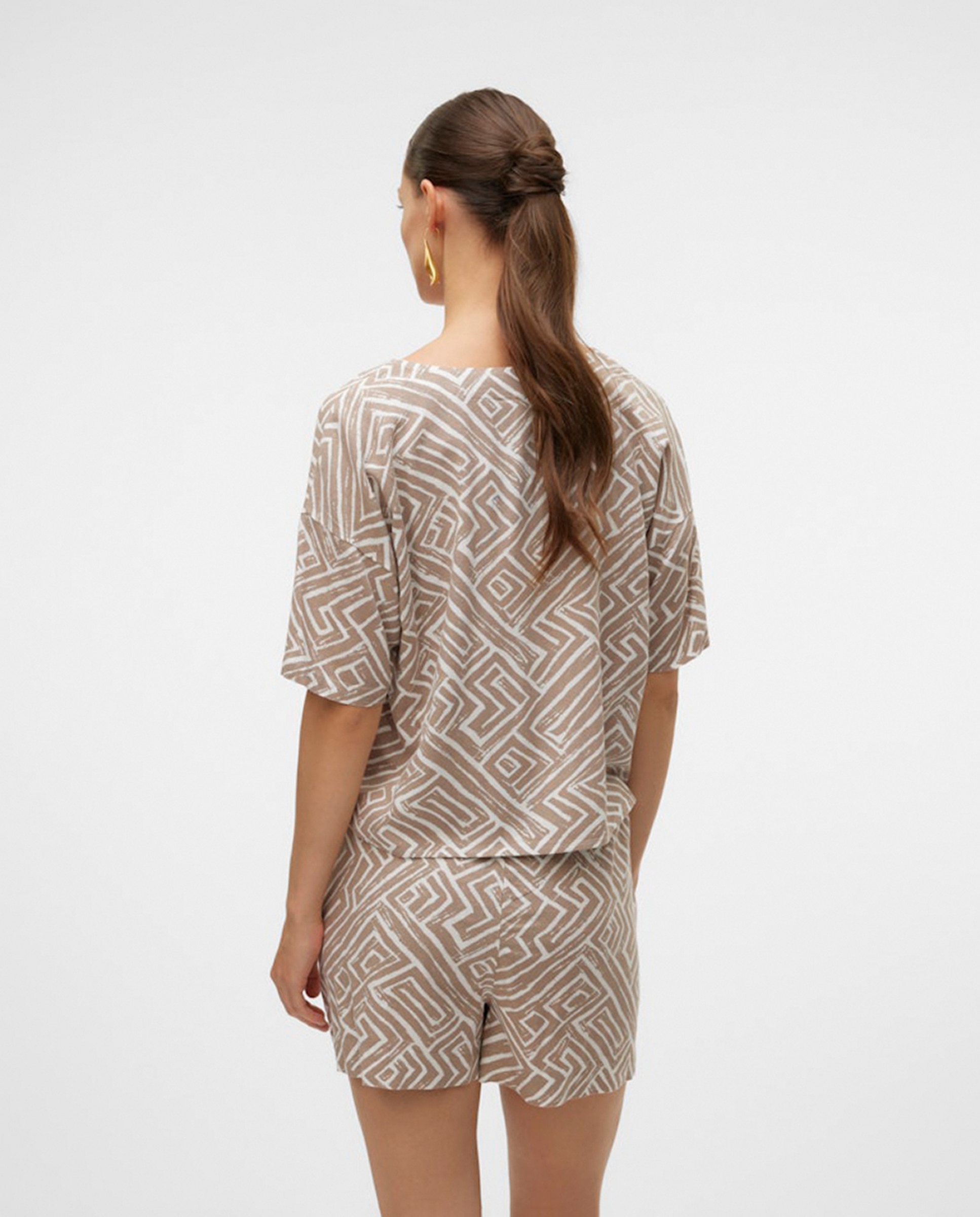 Camisa de Corte Folgado com Decote em Bico Caramelo-2