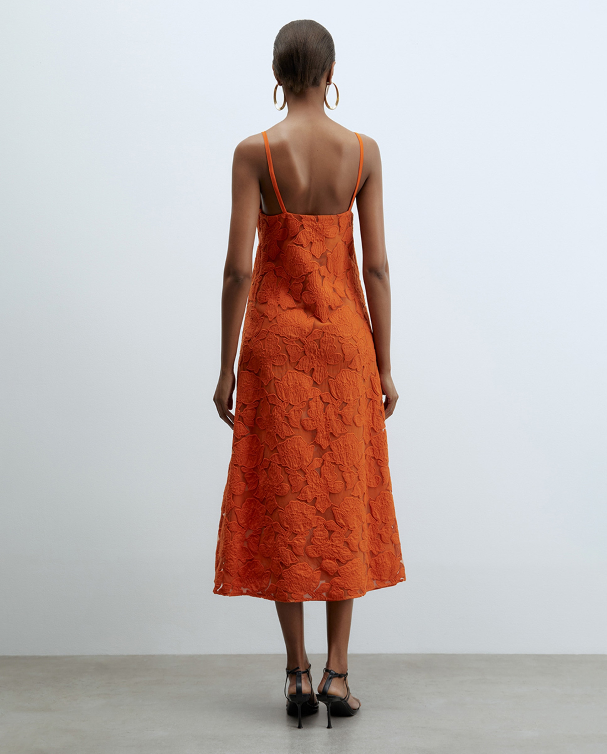 Vestido de Alças com Bordado Laranja-3