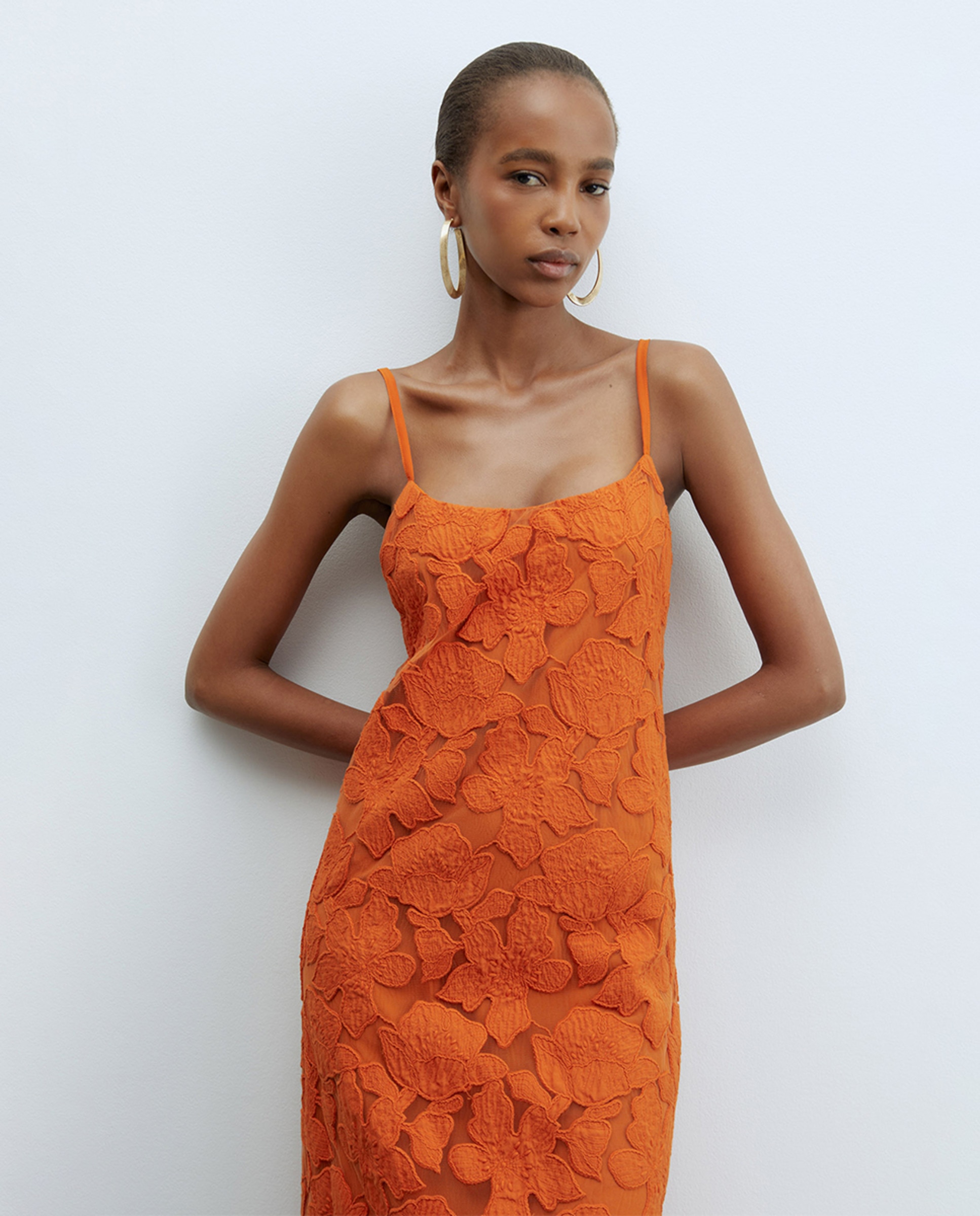 Vestido de Alças com Bordado Laranja-2