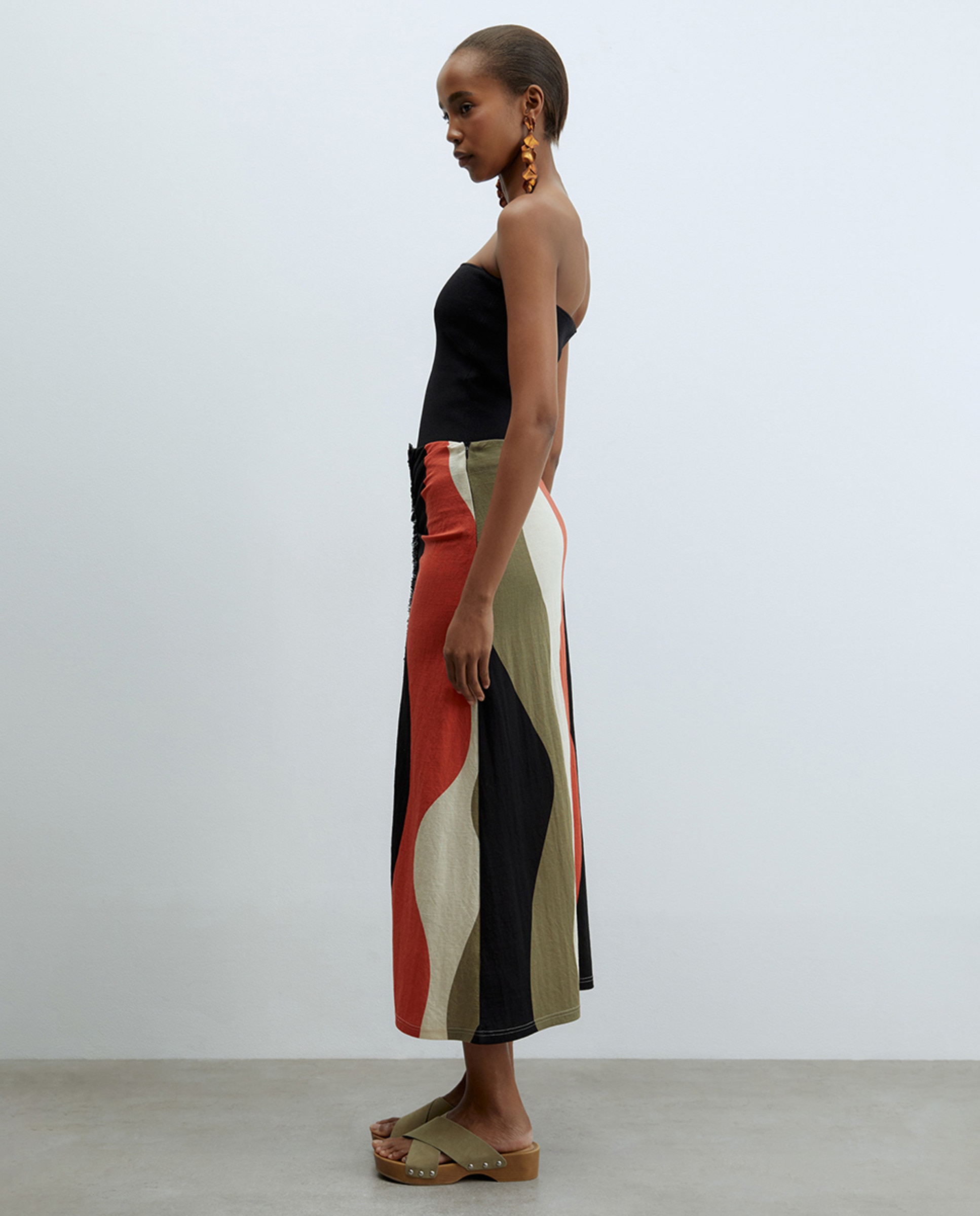 Saia Midi Estampada Preto-4