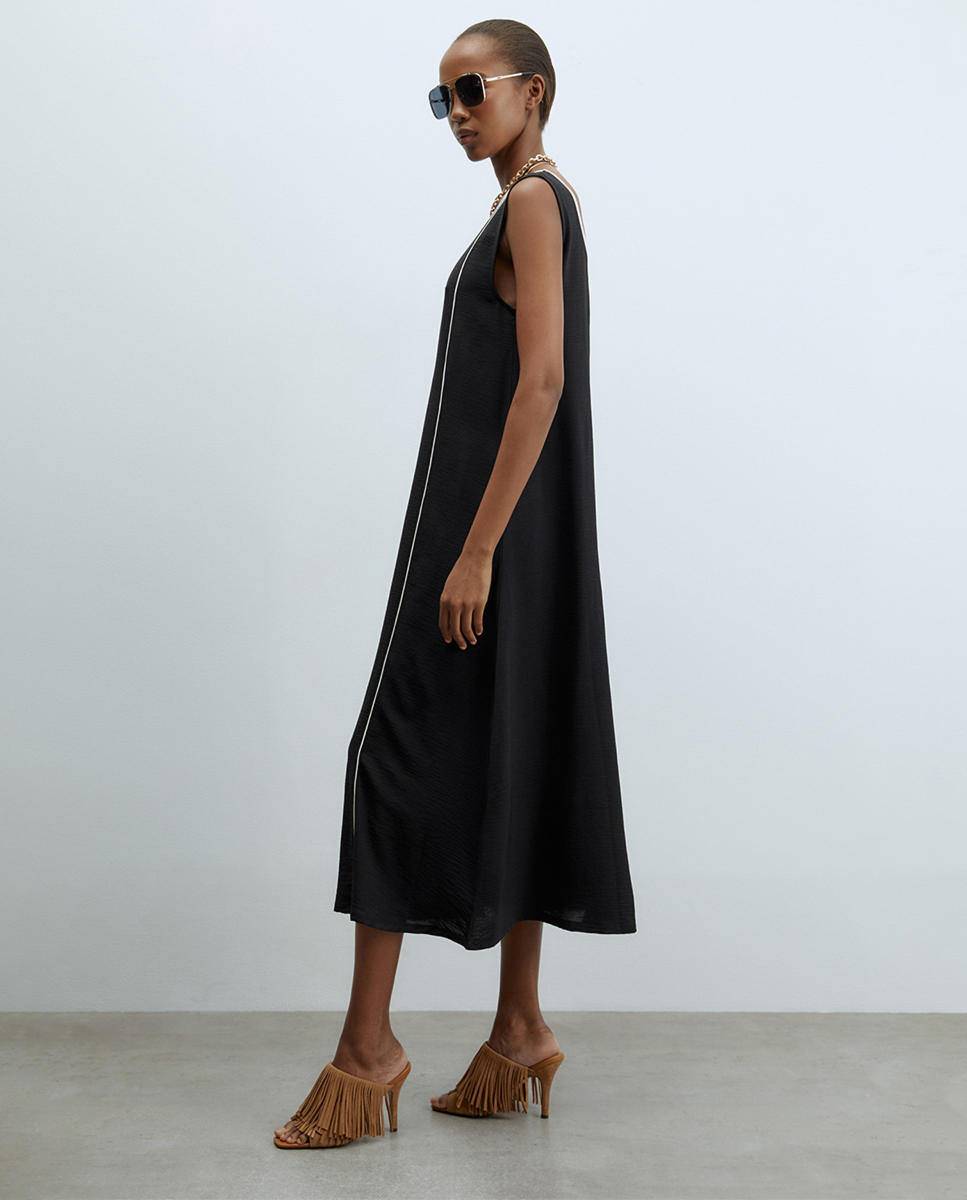 Vestido com Contraste Preto-4