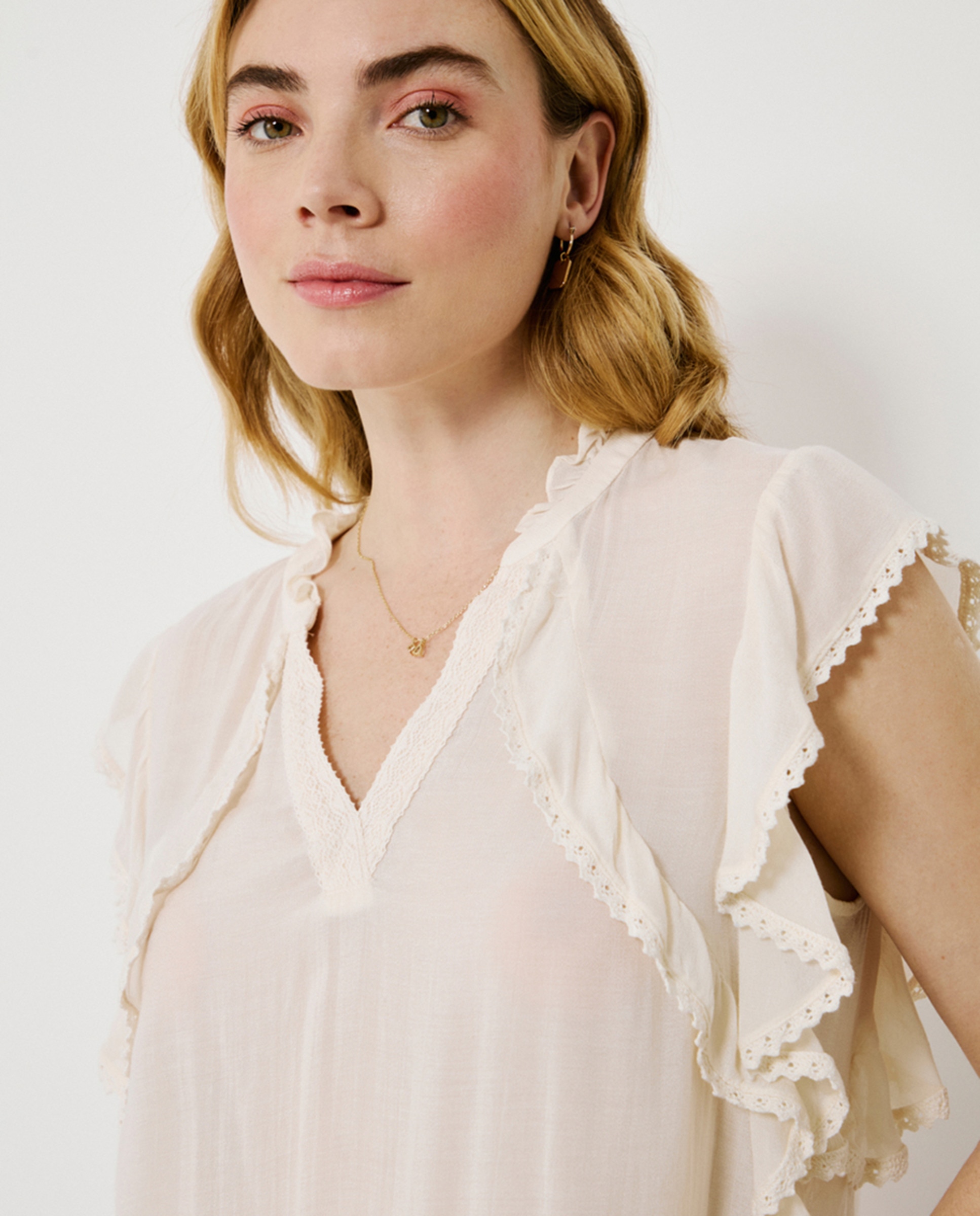 Blusa com folhos Bege-3