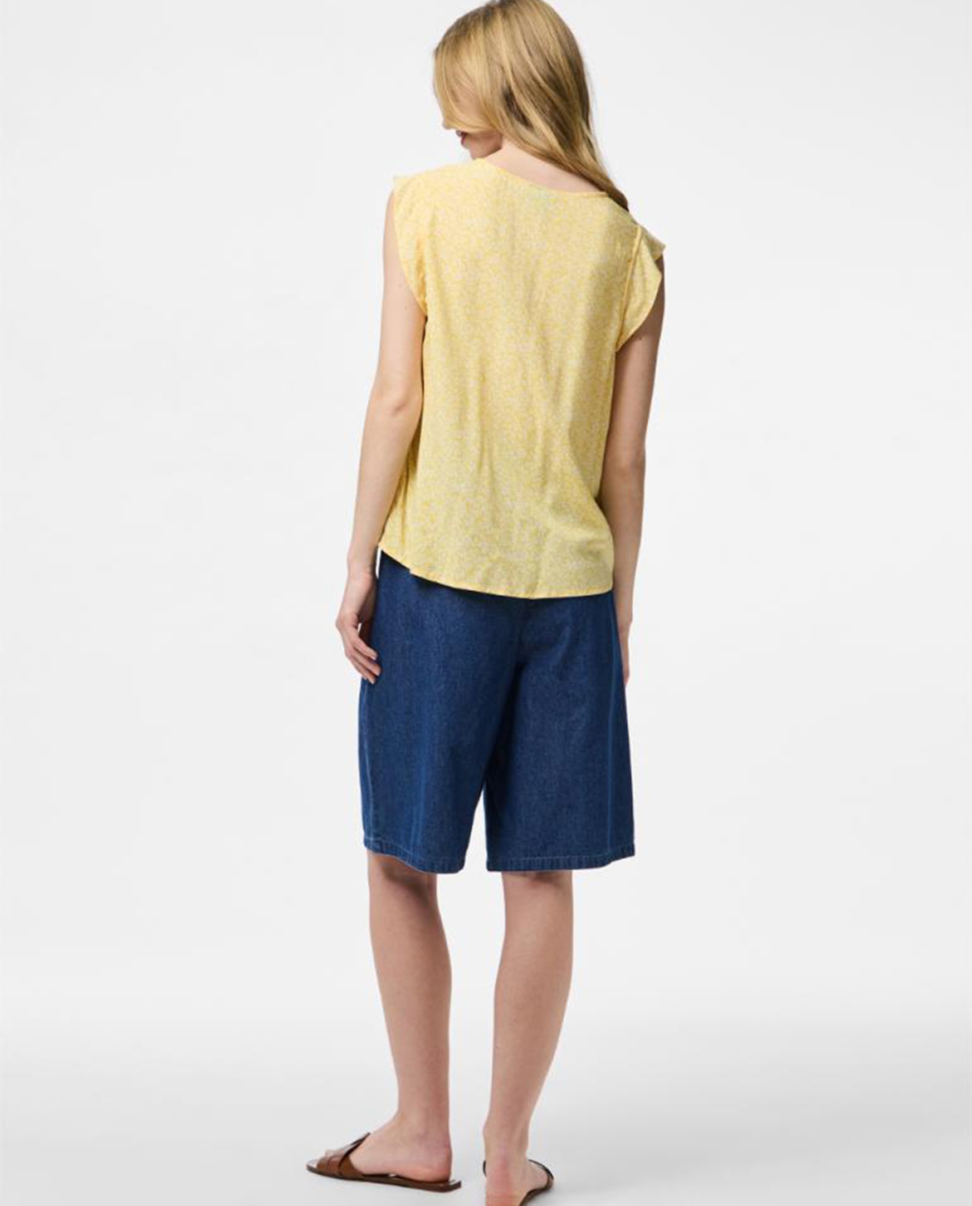 Blusa com Decote em Bico e Manga Curta Amarelo-3