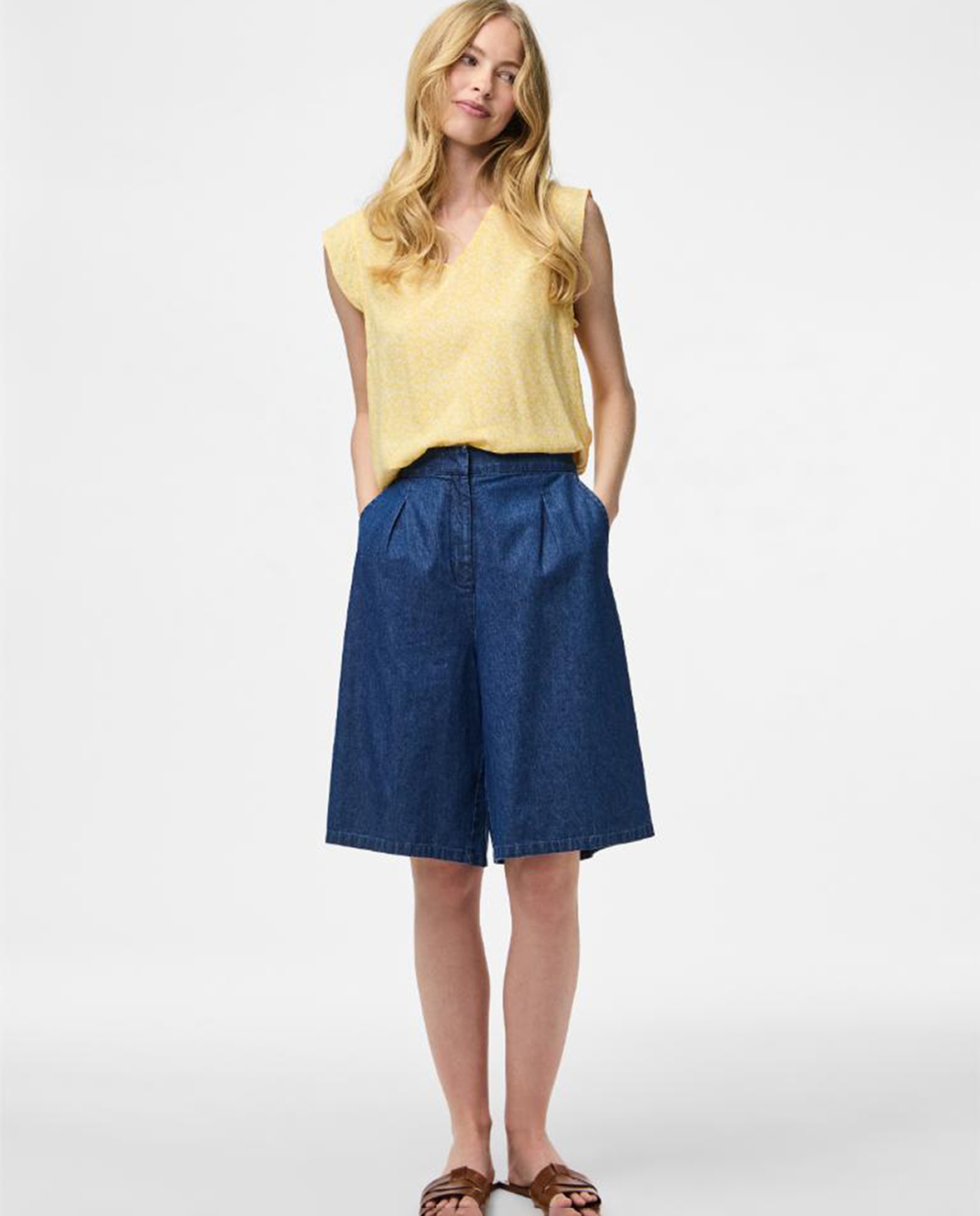 Blusa com Decote em Bico e Manga Curta Amarelo-2