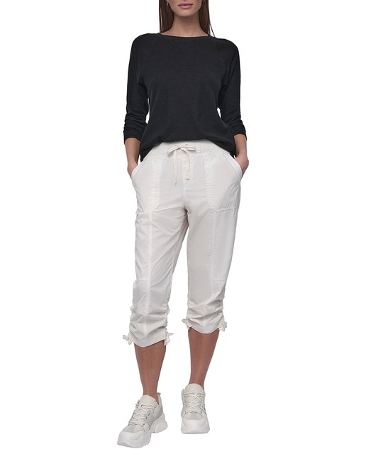 Imagen 0 de Pantalón de mujer capri estilo cargo.