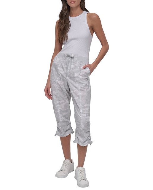 Imagen 0 de Pantalón de mujer capri estilo cargo.