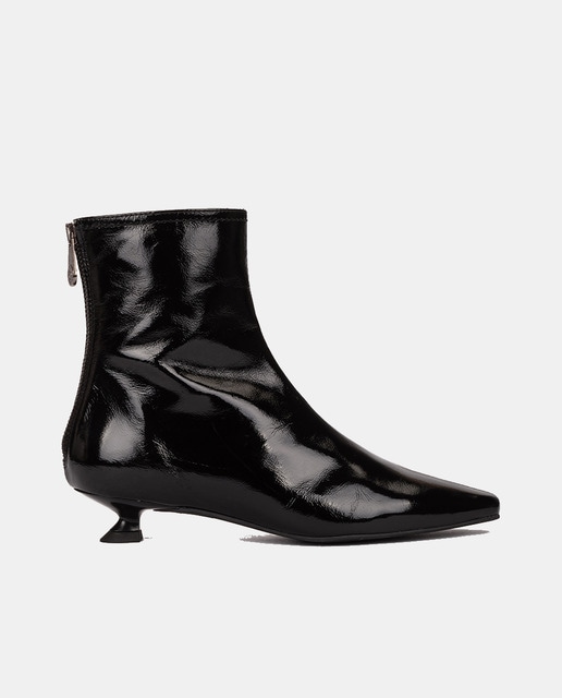 Imagem 0 de Botins em Pele Brilhante com Salto Mini