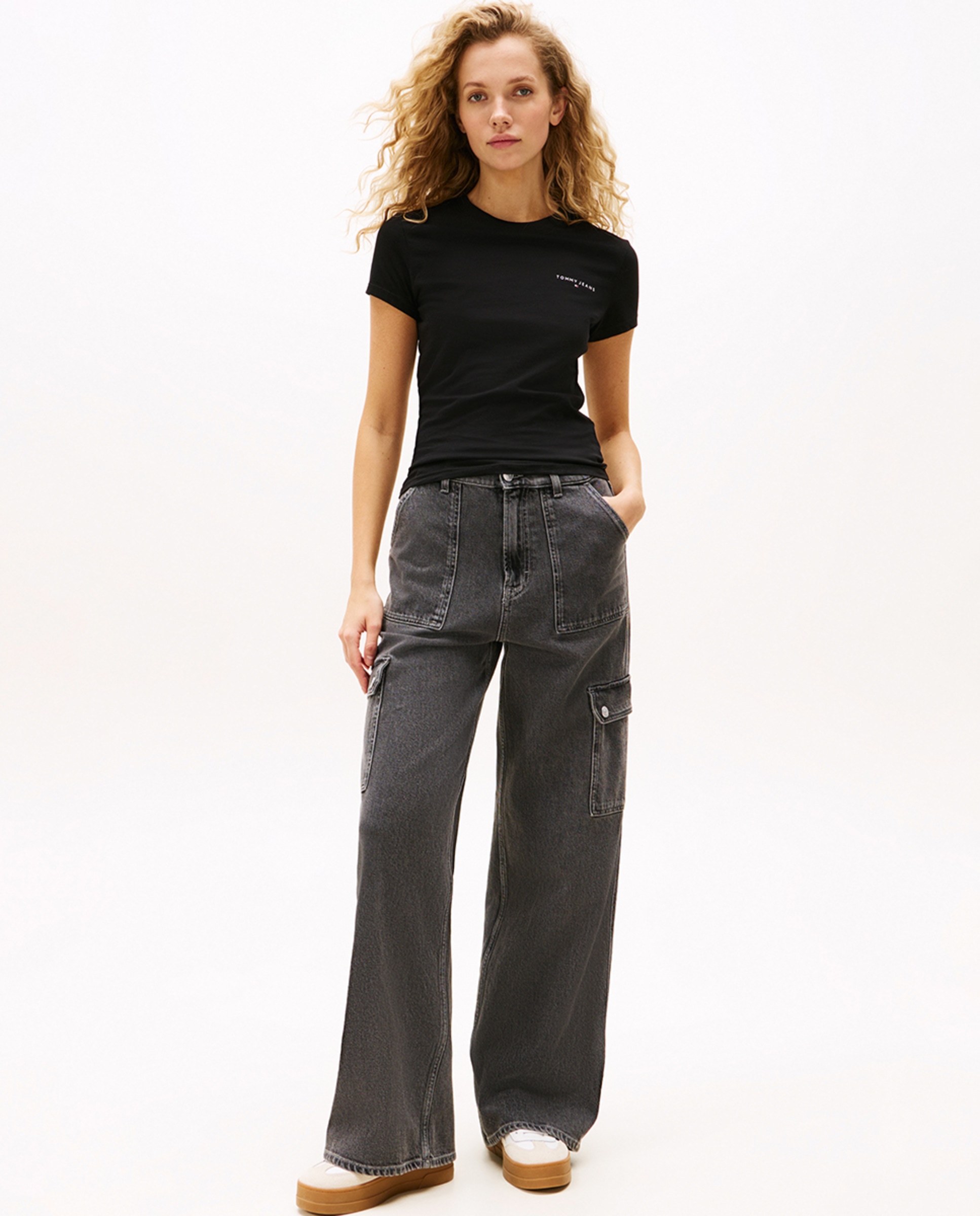 T-shirt Slim Fit com Manga Curta Preto-3