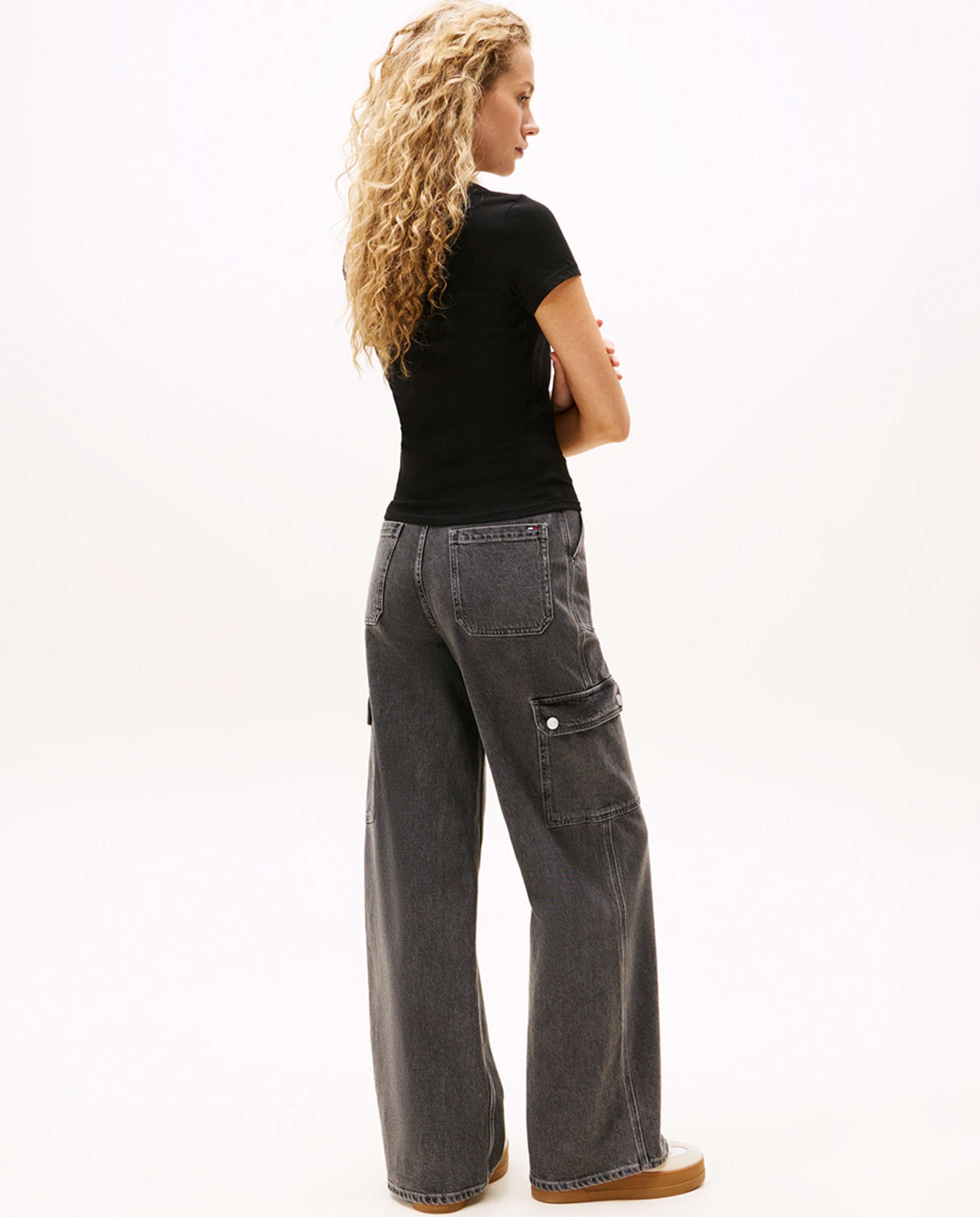 T-shirt Slim Fit com Manga Curta Preto-2
