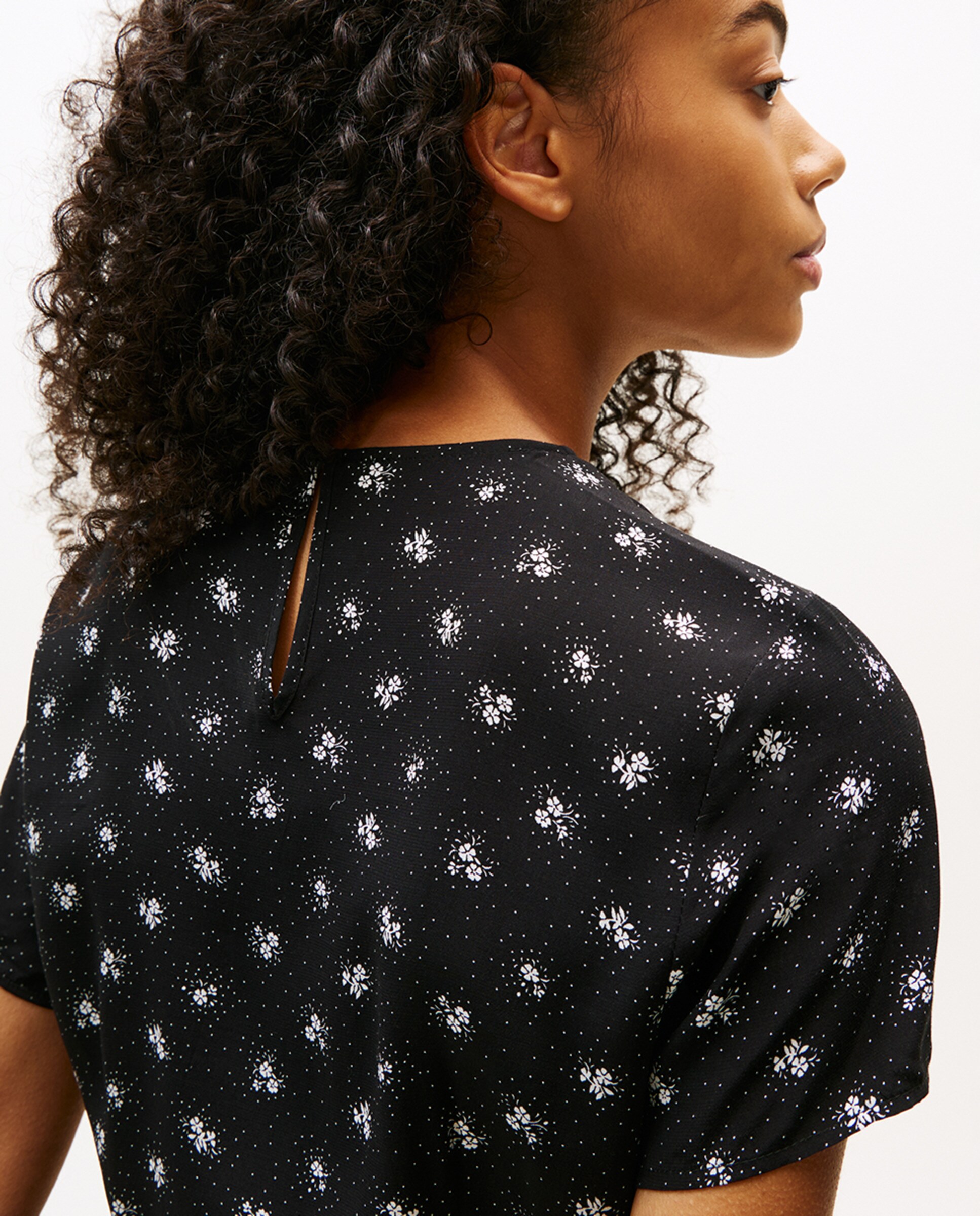 Vestido Mini com Estampado Floral Preto-2