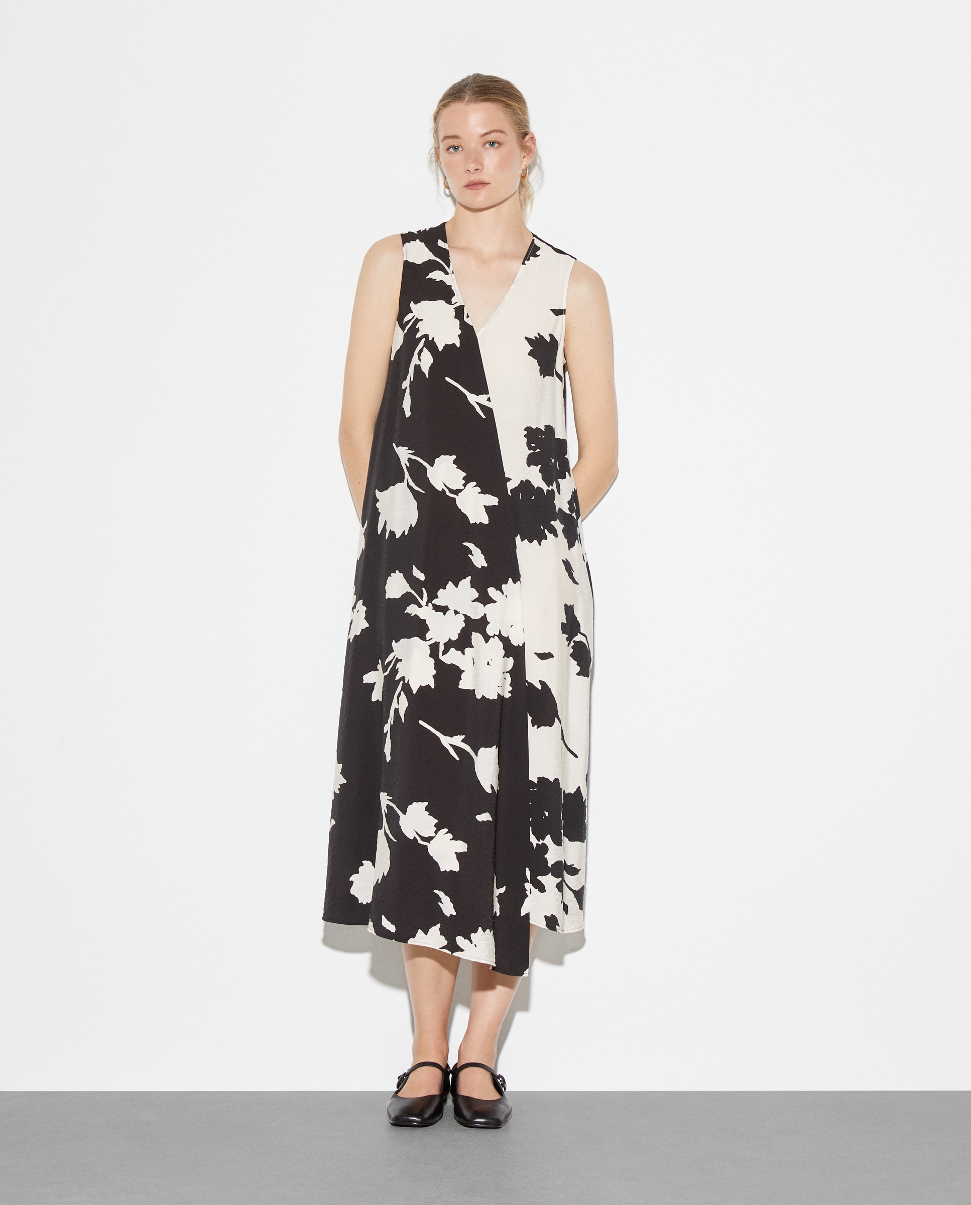 Vestido Midi sem Mangas Preto-4